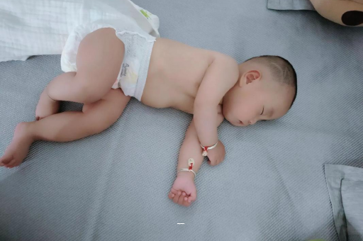 永新宝宝先长上牙还是下牙 永新宝宝先长上牙还是下牙